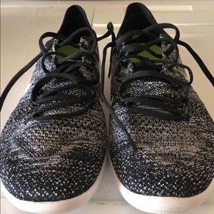 BRAND NEW NIKE FREE BLACK AND WHITE